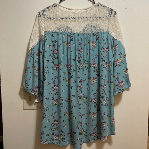 Liz Lange Maternity Teal and Floral and Ivory Floral Lace design Size Medium - Picture 9 of 12